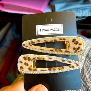 Over size hair clip animal print golden back